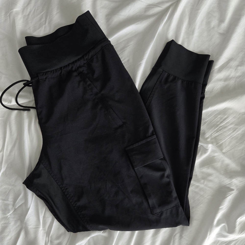 athleta sutton jogger cargo pants, size 4, black